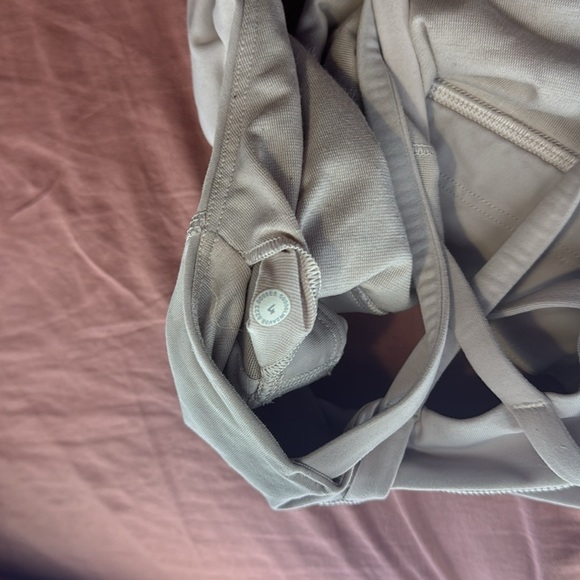 Lululemon Energy Bra Size 4 - Picture 3 of 3